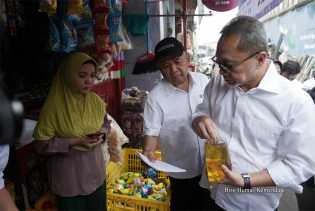 Mendag Pastikan Migor Curah Dijual Rp14.000 per Liter di Warung Gurih dan Warung Pangan