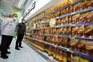 Sidak Minyak Goreng Murah di Pekanbaru, Gubri Masih Temukan Harga Diatas Rp14 Ribu per Liter