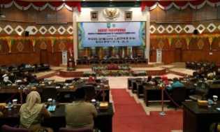 Sidang Paripurna DPRD Riau dalam Rangka Mendengarkan Sambutan Gubri Periode 2019-2024