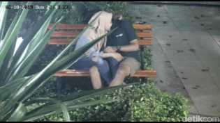 Viral, Pasangan Memadu Kasih Terekam Kamera di Taman Alun-alun Bojonegoro