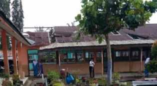 Puting Beliung Libas Puluhan Rumah dan Sekolah di Tapung