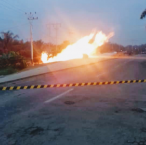Diduga Pipa Chevron Meledak, Api Nyembur Hingga ke Jalan
