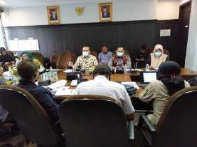 Komisi II DPRD Pekanbaru Hearing dengan Bapenda dan Dishubkominfo Pekanbaru