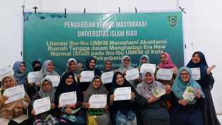 Dosen Uir Melaksanakan Pengabdian Masyarakat Kepada Ibu Ibu UMKM Di Kota Pekanbaru