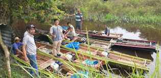 Bangkitkan Perekonomian Masyarakat, Nelayan Desa Talau Terima Bantuan 6 Unit Perahu PT. Musim Mas