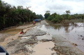 Kondisi Jalan Semakin Hancur Paska Banjir, Kades Buluh Cina Minta Pemda Segera Lakukan Perbaikan Total
