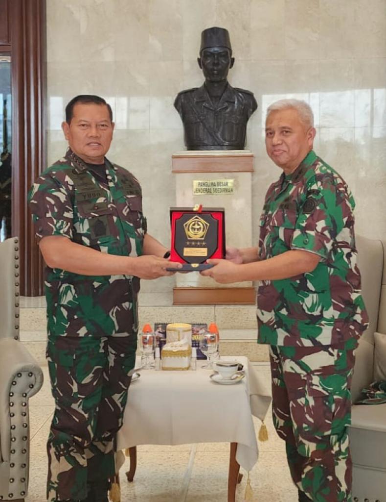 Kunjungan dan Pertemuan JAM-Pidmil dengan Panglima TNIi