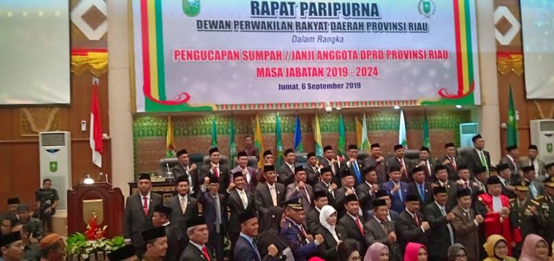 65 Calon Anggota DPRD Riau Terpilih Masa Bakti 2019-2024 Resmi Dilantik, Sukarmis Jadi Ketuai