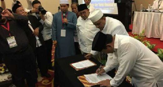 Prabowo-Sandi Tandatangani Pakta Integritas Hasil Ijtima Ulama II, Berikut Isinyai