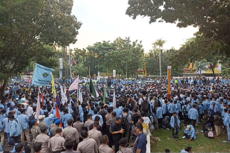 Mahasiswa Universitas Riau Ancam Kerahkan Massa Lebih Besar Jika Tuntutannya Tak Diakomodiri