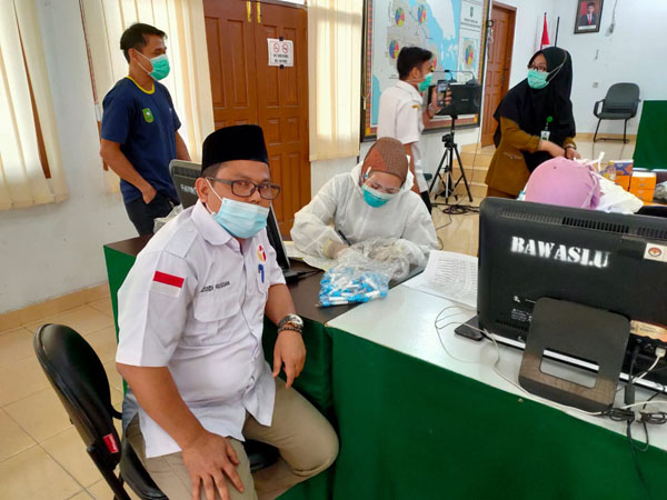 Pastikan Pengawas Bebas Covid19, Bawaslu Riau Lakukan Swab Testi