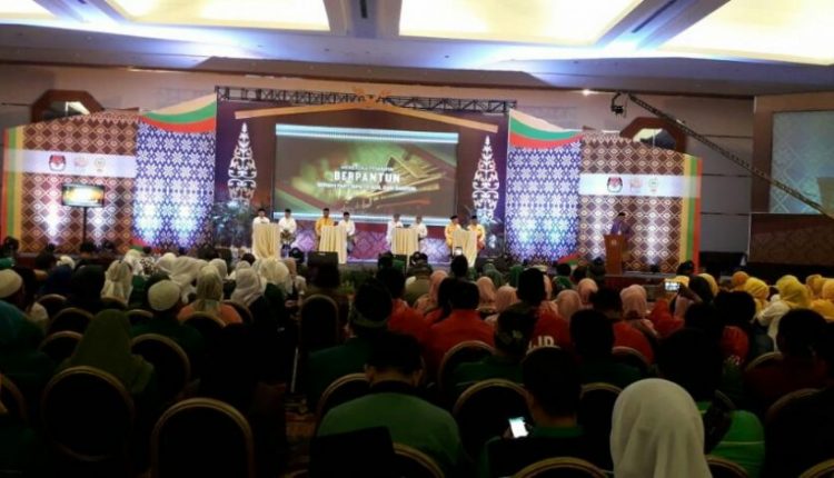 Debat Publik Cagub-Cawagub Riau ke-2 Diwarnai Sorak Lanjutkan dan Ganti Gubernuri
