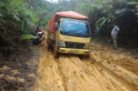 Jalan Lintas Lipat Kain - Lubuk Agung Rusak, Warga Kecewa DPRD dan Pemprov Riau Ingkar Janjii