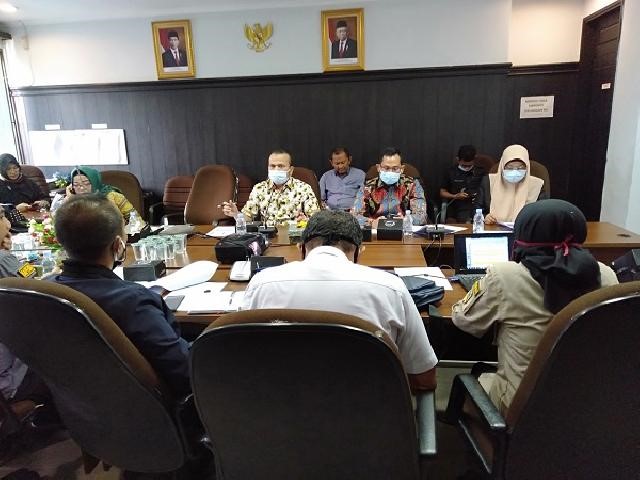 Komisi II DPRD Pekanbaru Hearing dengan Bapenda dan Dishubkominfo Pekanbarui