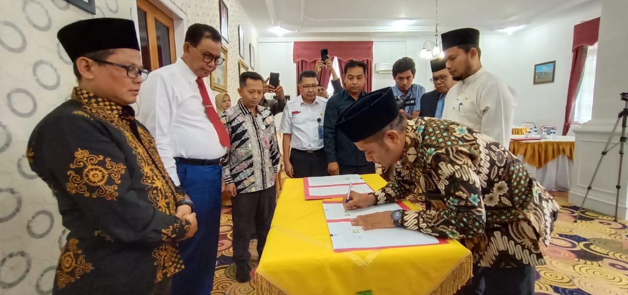 Pilkada Serentak 2020, Bawaslu 6 Kabupaten di Riau Tandatangani Dana Hibahi