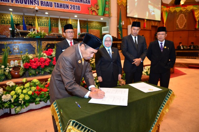 DPRD Riau Gelar Sidang Paripurna Penyerahan LHP BPK RI atas Laporan Keuangan Pemprov Riau Tahun 2018i
