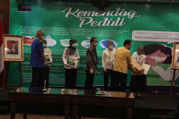 Jakarta Futures Exchange Kembali Serahkan Donasi APDi