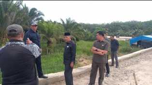 Komisi I DPRD Riau Tinjau Tapal Batas di Jalan Pekanbaru-Siaki