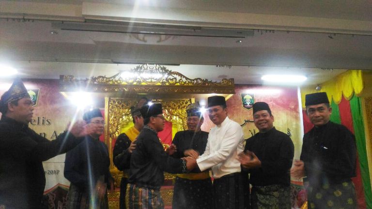 Prosesi Adat Melayu di LAMR Tandai Perdamaian Kordias-Suhardiman Ambyi