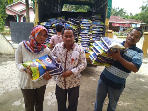 Melalui Program CD, RAPP Bagikan Ratusan Paket Sembako di Pelalawani