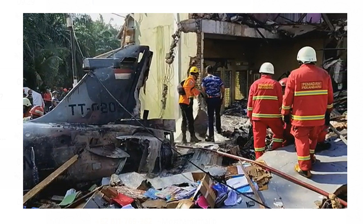 Pesawat Tempur Jatuh di Pekanbaru, Warga Kaget Lihat Asap Hitam Tebali